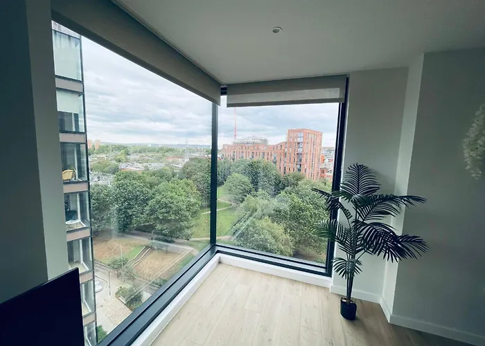 City Sky View Centre Luxe Apartment - 2 Bedrooms